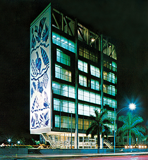 In 1963 the firm shifted its American arm from New York to Miami, commissioning Cuban exile Enrique Gutiérrez to build this slender seven-story tower, an exoskeletal structure in which the floors were hung from four marble-clad piers. On the ground floor “The Bacardi,” a public art gallery, opened onto the plaza.BACARDI ARCHIVE 