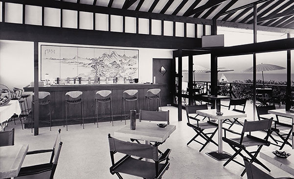A Japanese-style paneled screen depicting a landscape and the simple, minimal interior of the Talisman clubhouse called to mind Japanese teahouses. |COURTESY MICHAEL BUTLER 