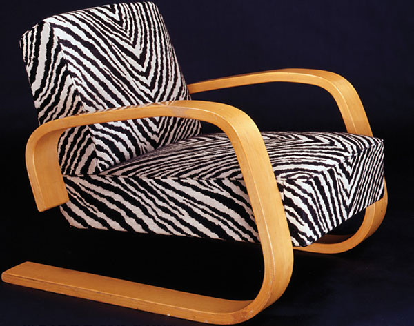 Aino’s influence is evident in the zebra-striped upholstery of Alvar’s Tank chair (1936). | ALVAR AALTO MUSEUM