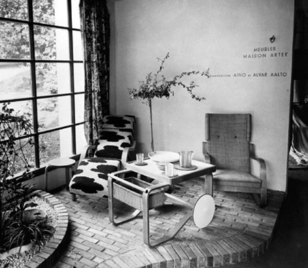 A selection of Artek furniture in the Finnish Pavilion at the 1937 Paris World’s Fair in a photograph by Henry Sarian. | ALVAR AALTO MUSEUM