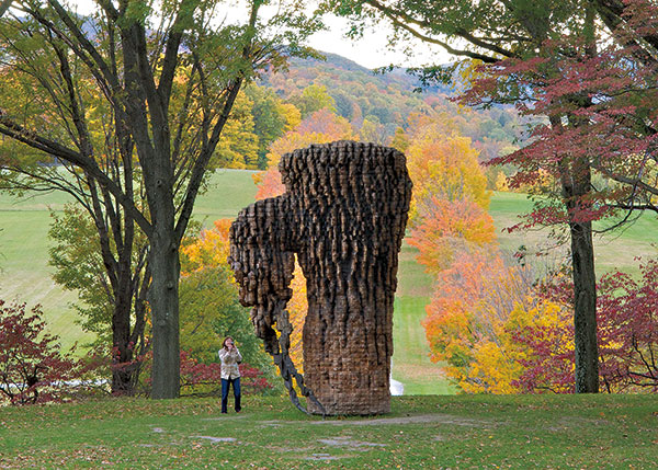The trunk and arm of Luba, 2010, at the Storm King Art Center in Mountainville, New York, are made with cedar and graphite, but the trailing appendages are cast in bronze. | JERRY L. THOMPSON PHOTO, © URSULA VON RYDINGSVARD, COURTESY OF GALERIE LELONG