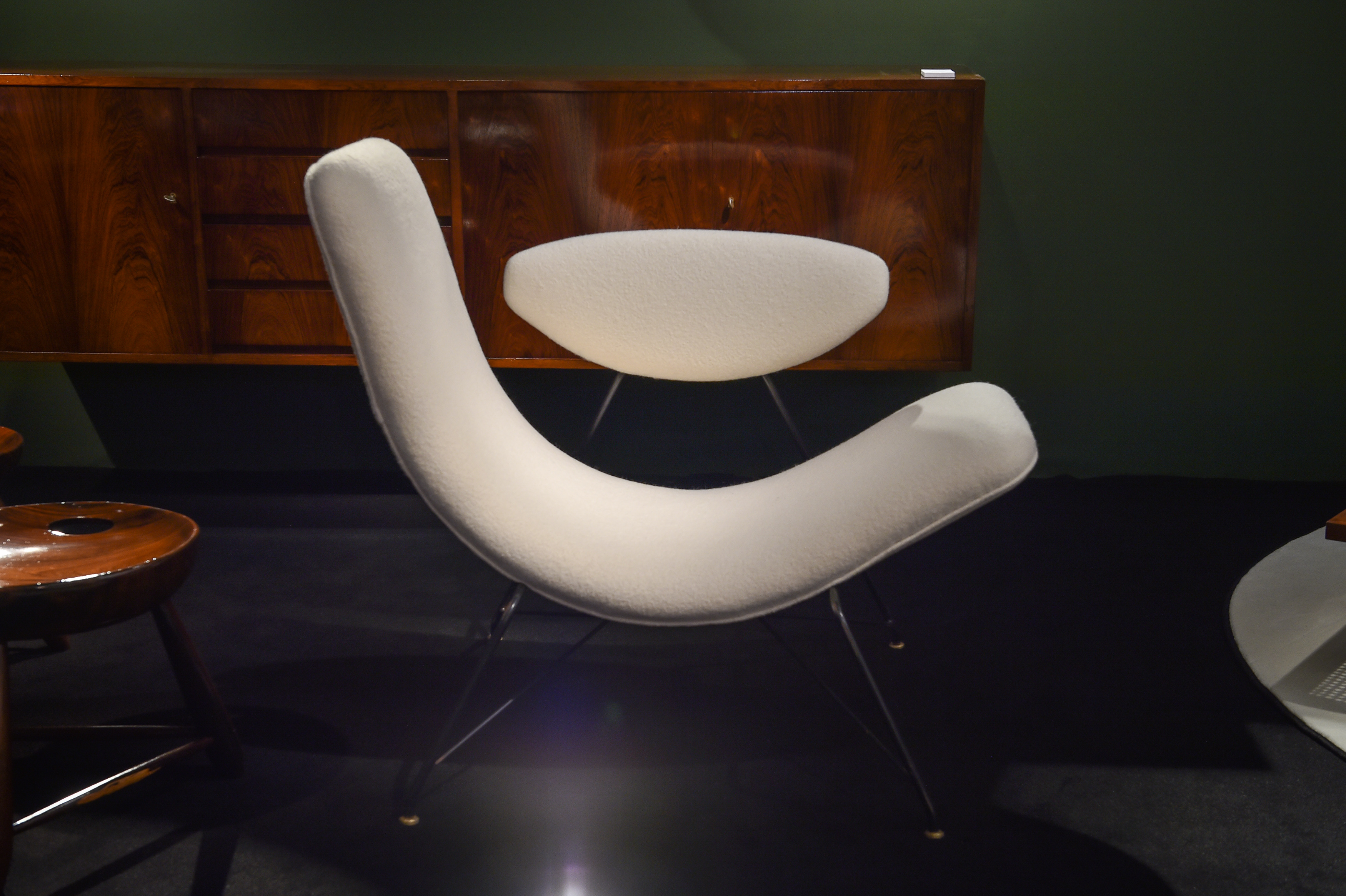 Martin Eisler & Carlo Hauner. Pair of Reversivel lounge chairs, c. 1955. | Courtesy of Galerie James