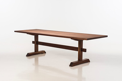 George Nakashima (1905-1990), Frenchman's Cove II Dining table, Walnut, Unique piece, Creation date: 1967, H 73 x L 274 x P 92 cm, Bibliography: George Nakashima Woodworker - George Nakashima Woodworker SA Publications, 2012, similar model reproduced p.21 28 000 / 40 000