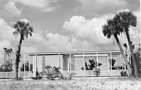 Photographed in 1953, the house became a “billboard” for Lido Shores, a residential enclave developed by Philip Hiss on the small barrier island of Lido Key in Sarasota, Florida. | LIBRARY OF CONGRESS