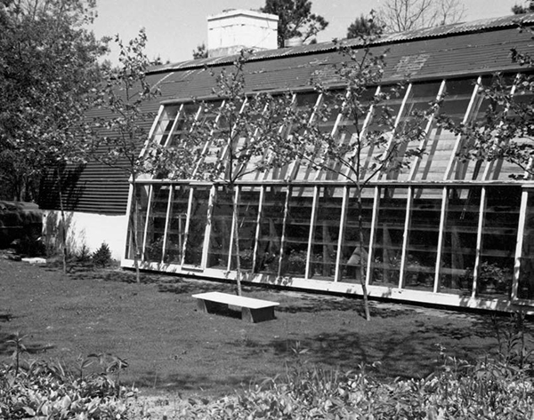 Chareau repurposed a Quonset hut—a prefabricated metal structure used by the military—and a salvaged industrial greenhouse window for his 1947 design for a home and studio for artist Robert Motherwell. | COURTESY BARNEY ROSSET ESTATE