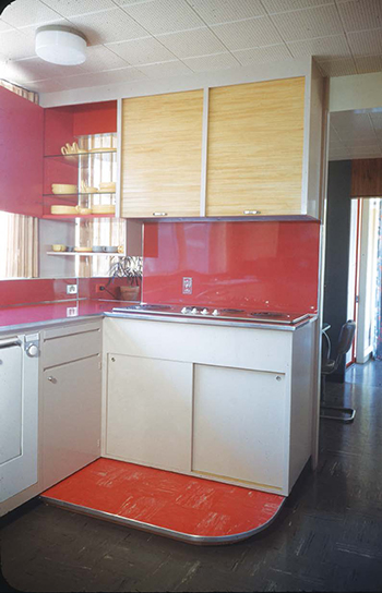 Kitchen of the Joseph Hurschler residence, Pasadena, designed by Ain, Johnson and Day, 1950, no. 121 in The New Concept of Space— Modern Architecture Series II. Block describes it as: “kitchen service opening for sliding trays (platform added for the convenience of the housekeeper).”