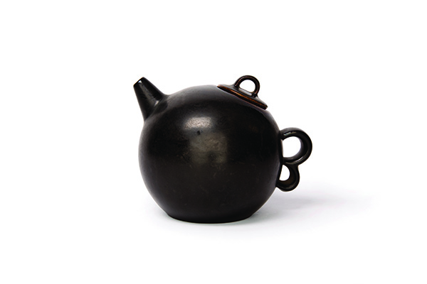 Grete Marks, Teapot, Courtesy of The Potteries Museum & Art Gallery, Stoke-on-Trent